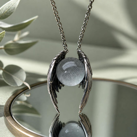Collier ailé vintage avec pendentif cristal mystique